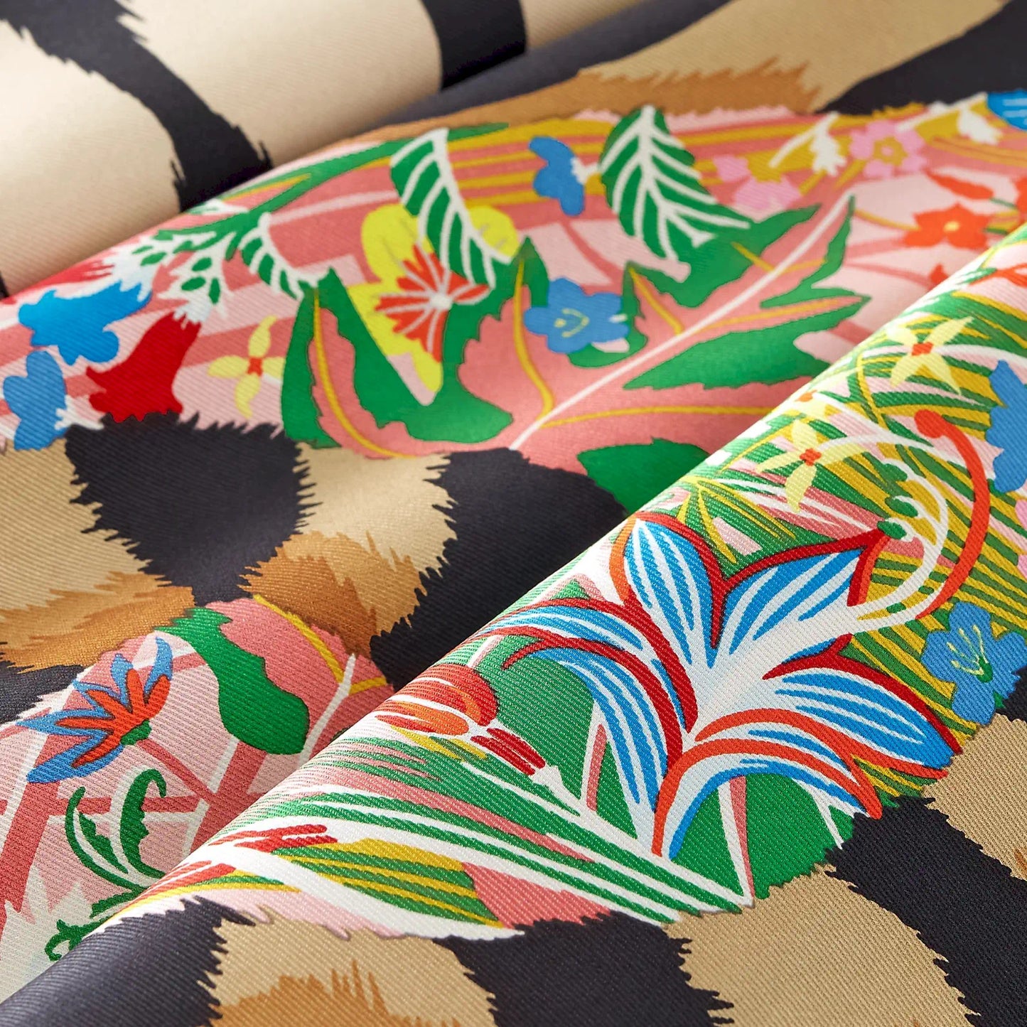 HERMÈS ROSE BEIGE DORÉ MULTICOLORE TYGER TYGER 70 SCARF