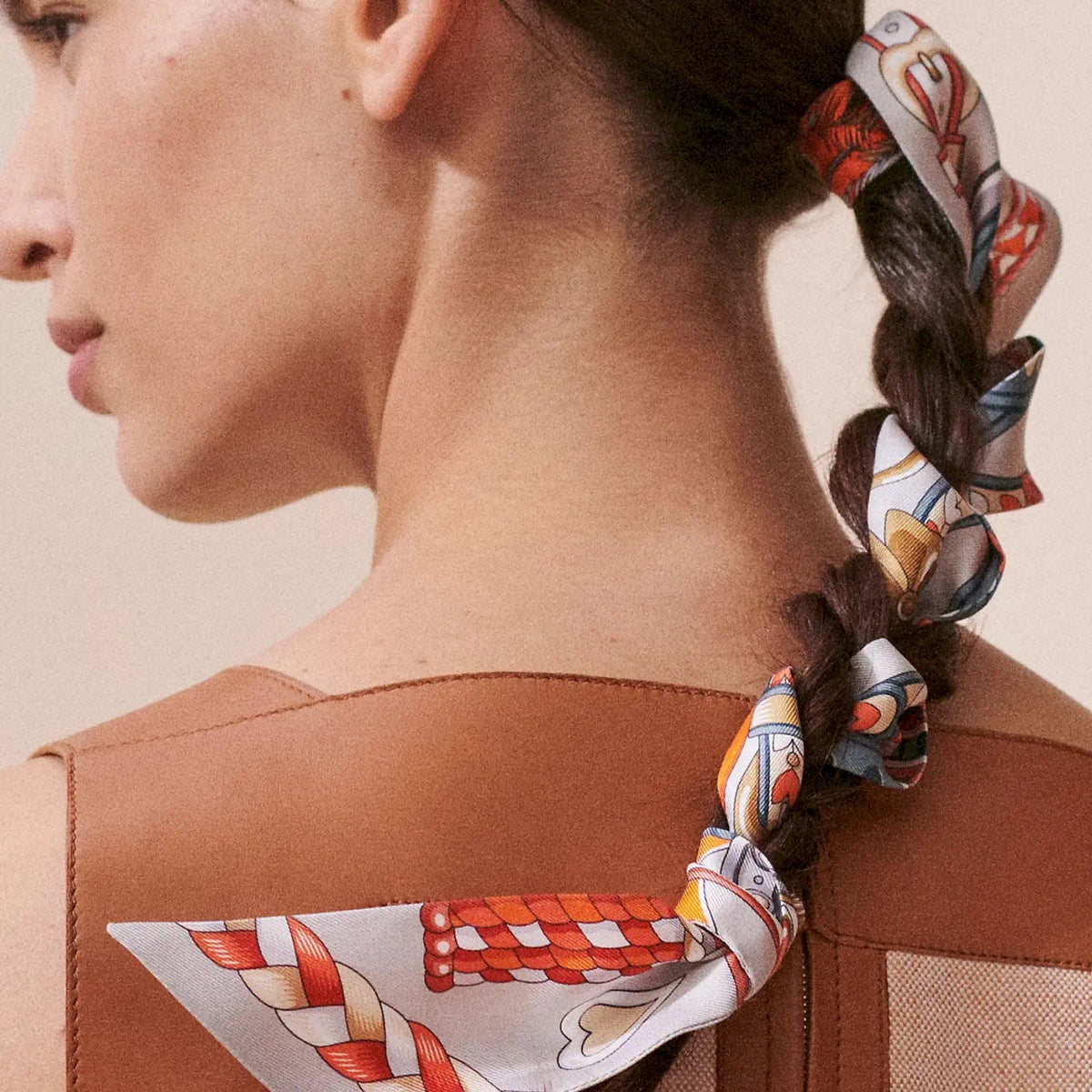 HERMÈS HARNAIS DE CŒUR GREY & ORANGE SILK TWILLY SCARF
