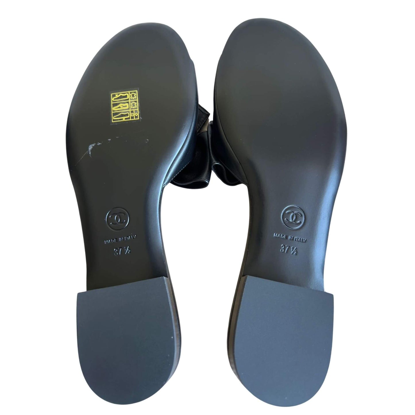 Sandalias Chanel de piel negra con encaje