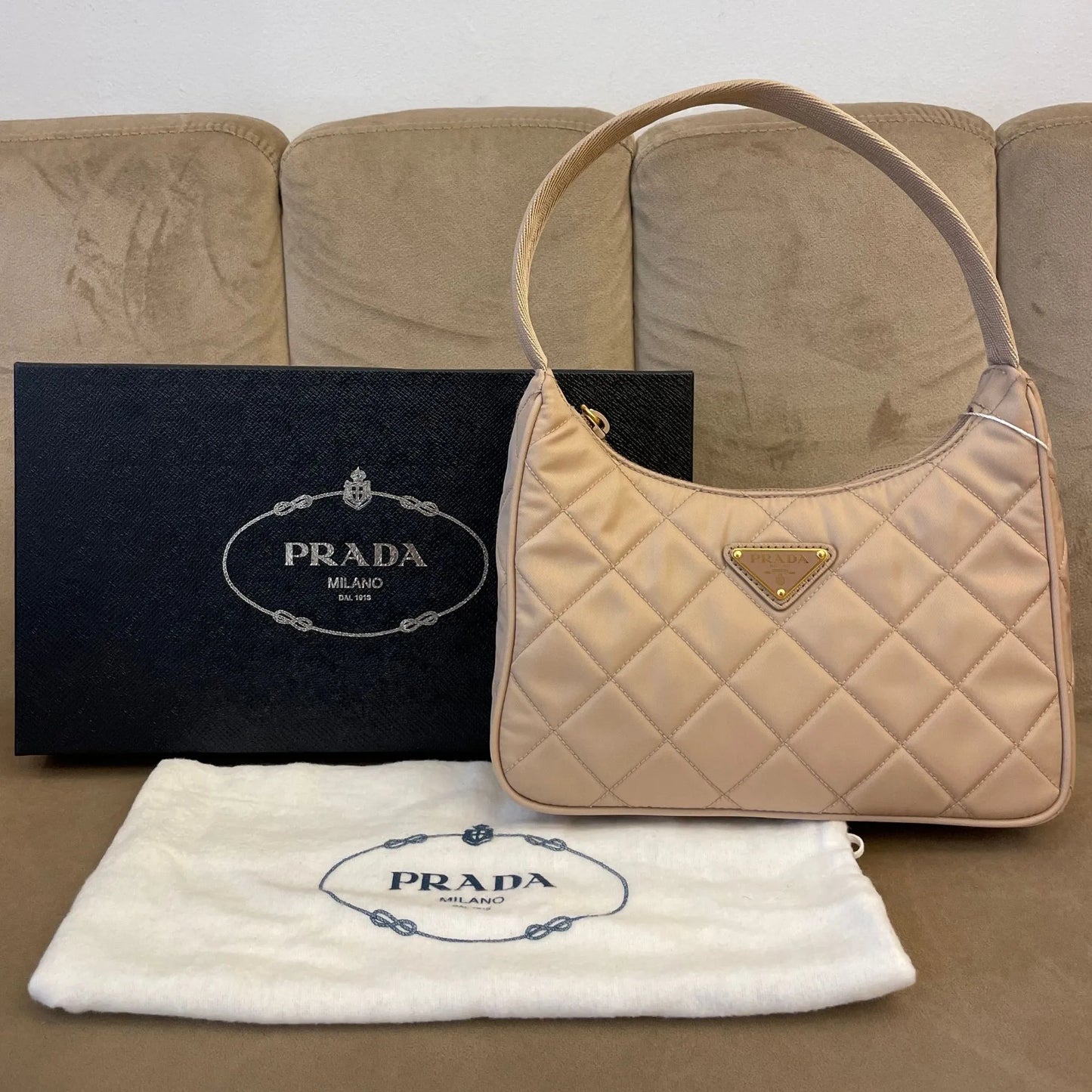 BOLSO DE NYLON COSIDO REEDICIÓN BEIGE DE PRADA