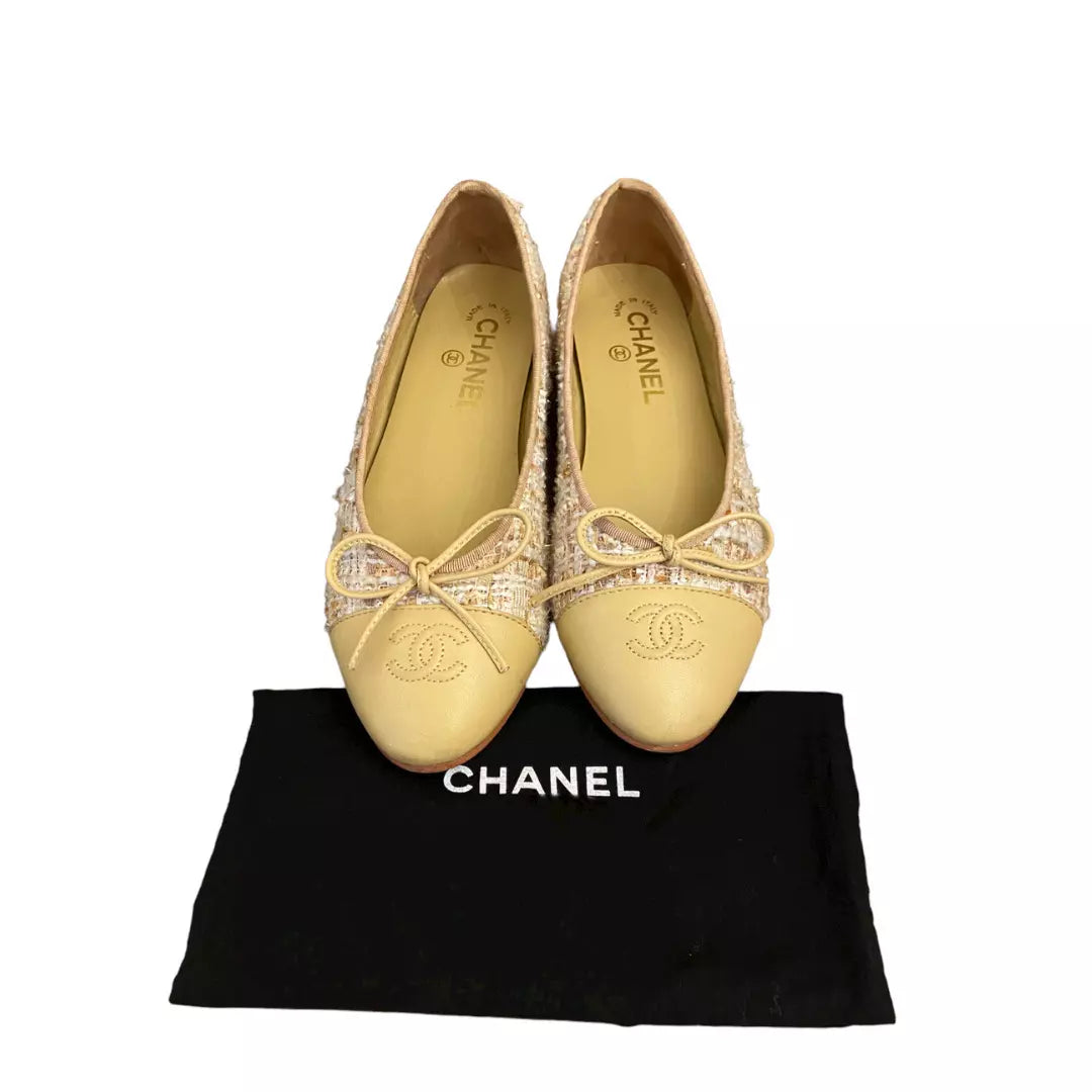 CHANEL BEIGE TWEED AND LEATHER BALLET FLATS