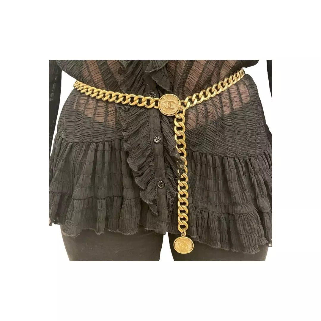 CINTURÓN DE CADENA CON MEDALLÓN ICÓNICO DE CHANEL