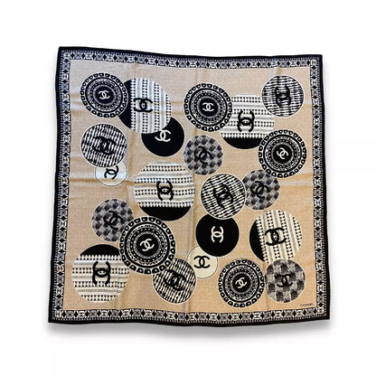Pañuelo de seda negro/beige de Chanel