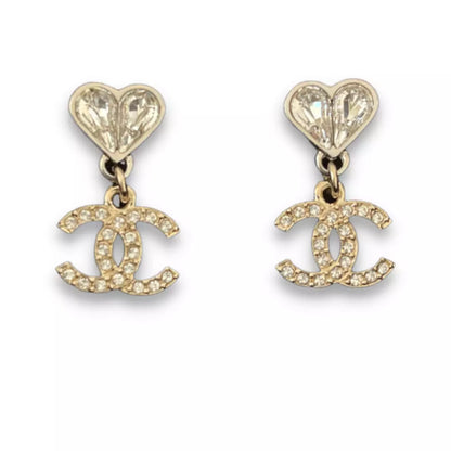 PENDIENTES DE METAL DORADO CON CORAZÓN CC DE CHANEL