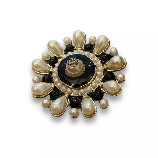 BROCHE DE PERLAS BLANCAS Y NEGRAS DE CHANEL