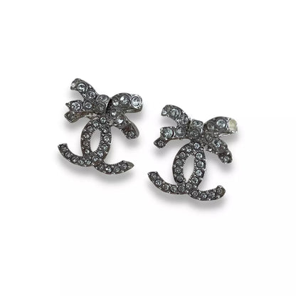 PENDIENTES CHANEL PLATA CON CRISTAL CC Y CINTAS