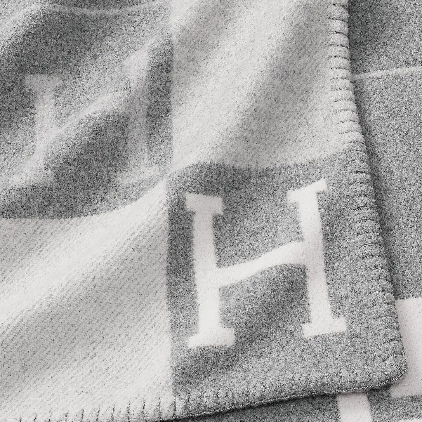 HERMÈS ÉCRU GRIS CLAIR AVALON III BLANKET