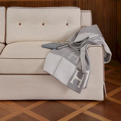 HERMÈS ÉCRU GRIS CLAIR AVALON III BLANKET