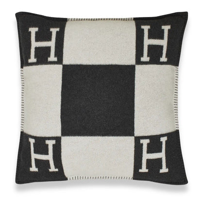 HERMÈS ÉCRU GRIS FONCÉ AVALON LARGE CUSHION