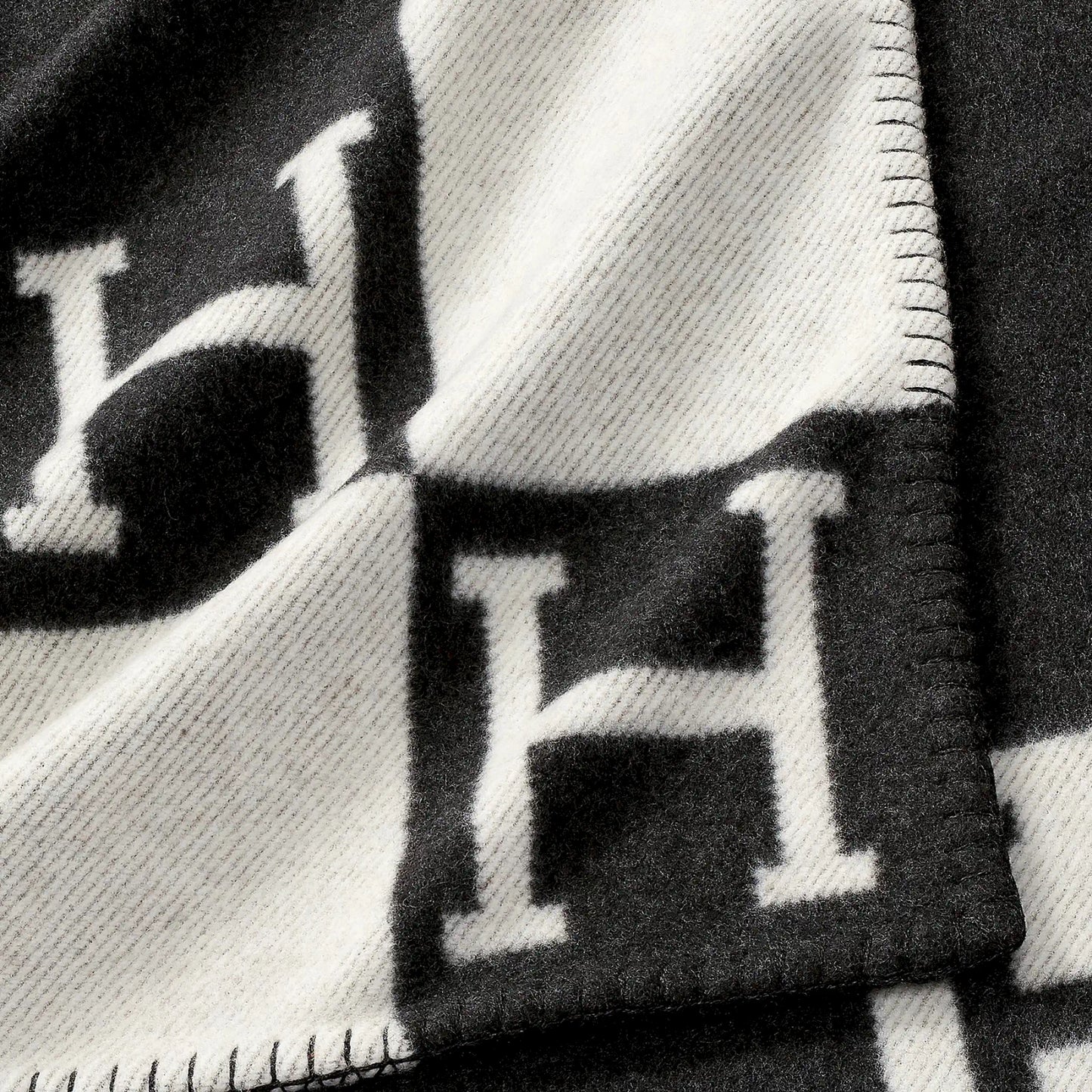 HERMÈS ÉCRU GRIS FONCÉ AVALON SOFA BLANKET
