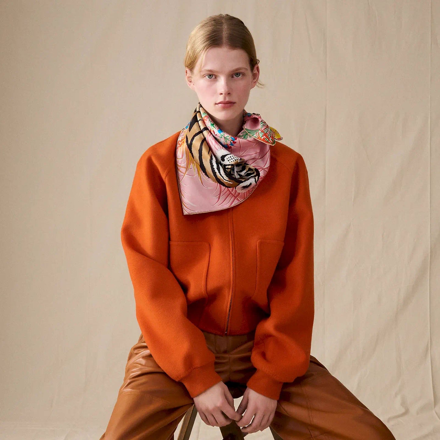 HERMÈS ROSE BEIGE DORÉ MULTICOLORE TYGER TYGER 70 SCARF