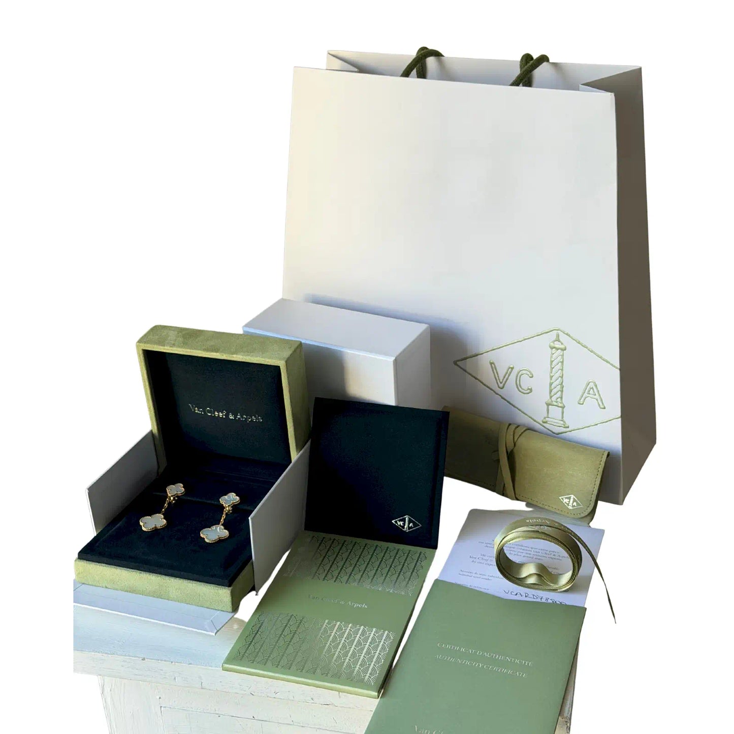 VAN CLEEF ARPELS MAGIC ALHAMBRA 2 MOTIFS EARRINGS