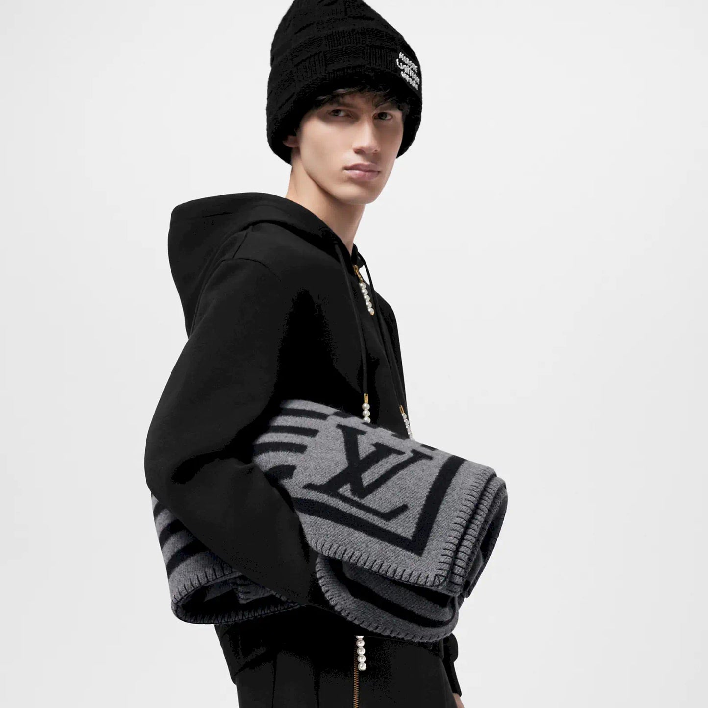 LOUIS VUITTON GREY LV SUMMIT BLANKET