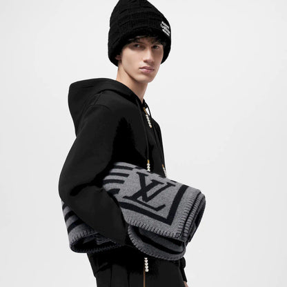 LOUIS VUITTON GREY LV SUMMIT BLANKET