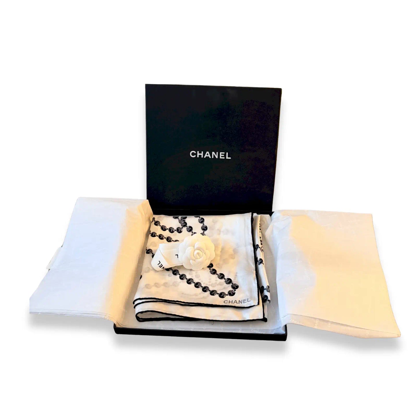 CHANEL PEARLS SILK CARRÉ