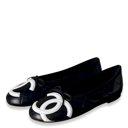 CHANEL BLACK & WHITE CC QUILTED BALLET FLATS