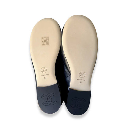 CHANEL BLACK & WHITE CC QUILTED BALLET FLATS