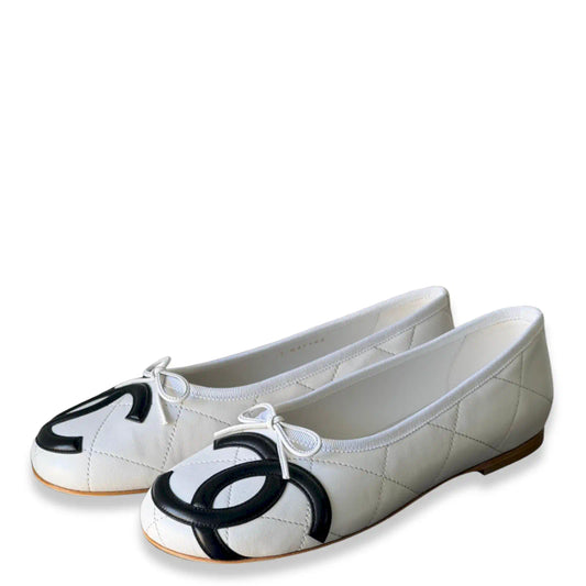CHANEL WHITE & BLACK CC QUILTED BALLET FLATS