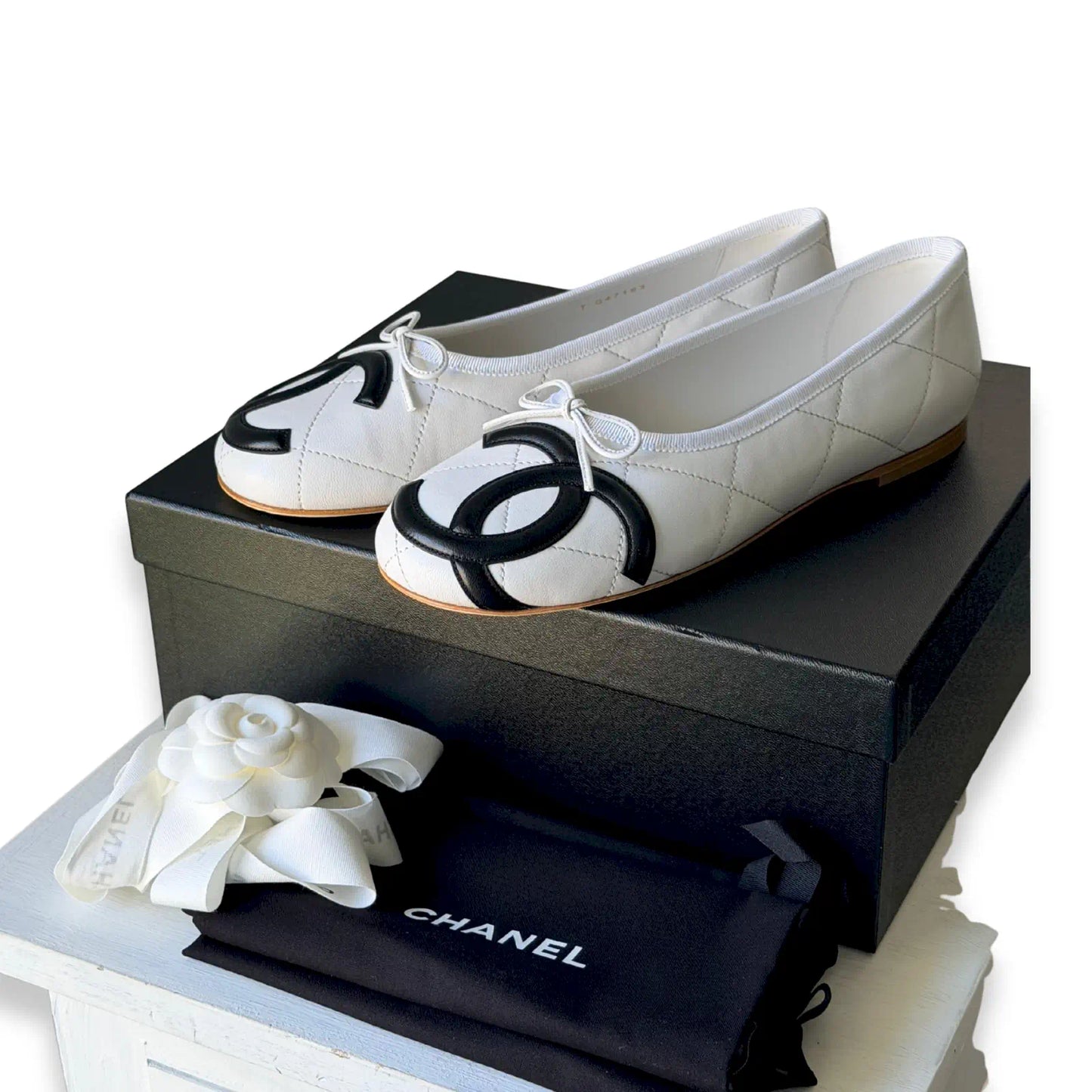CHANEL WHITE & BLACK CC QUILTED BALLET FLATS