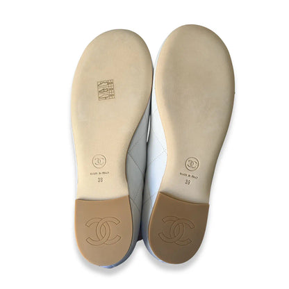 CHANEL WHITE & BLACK CC QUILTED BALLET FLATS