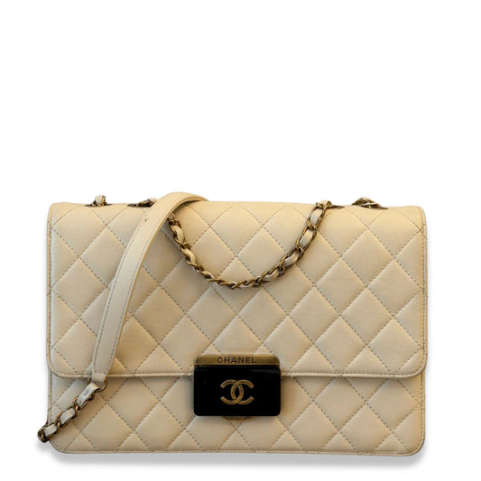 CHANEL WHITE BICOLOR RESIN CHAIN FLAP BAG