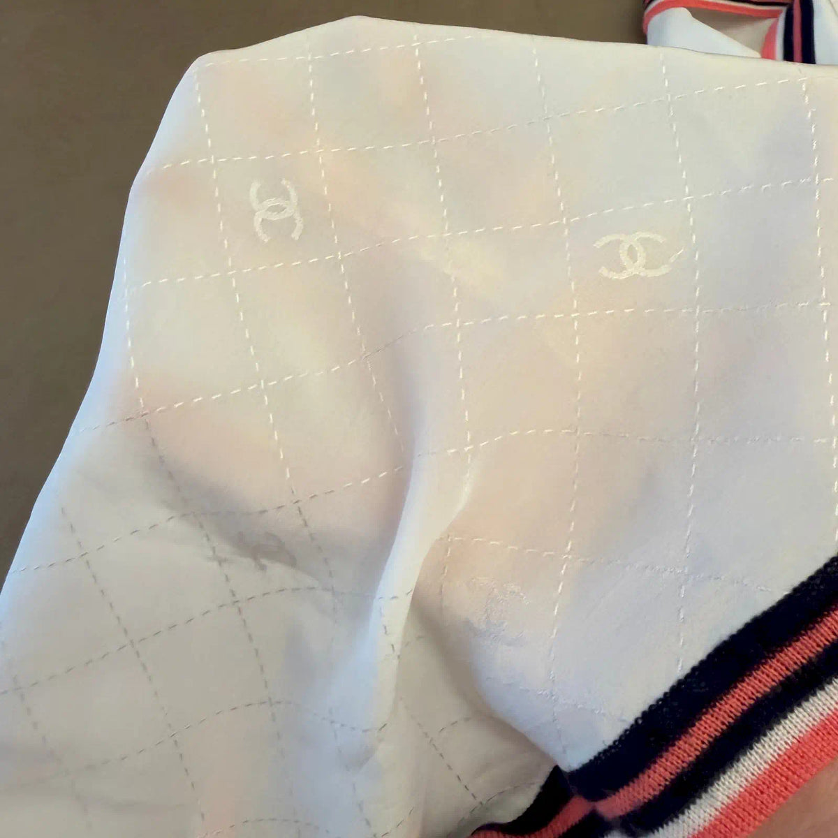 CHANEL WHITE CC LOGO STRIPED SCARF