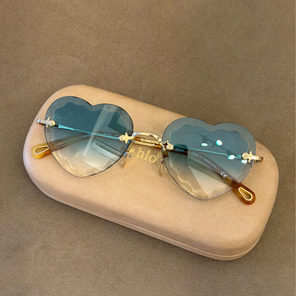 CHLOÉ GOLD HEART-SHAPED SUNGLASSES