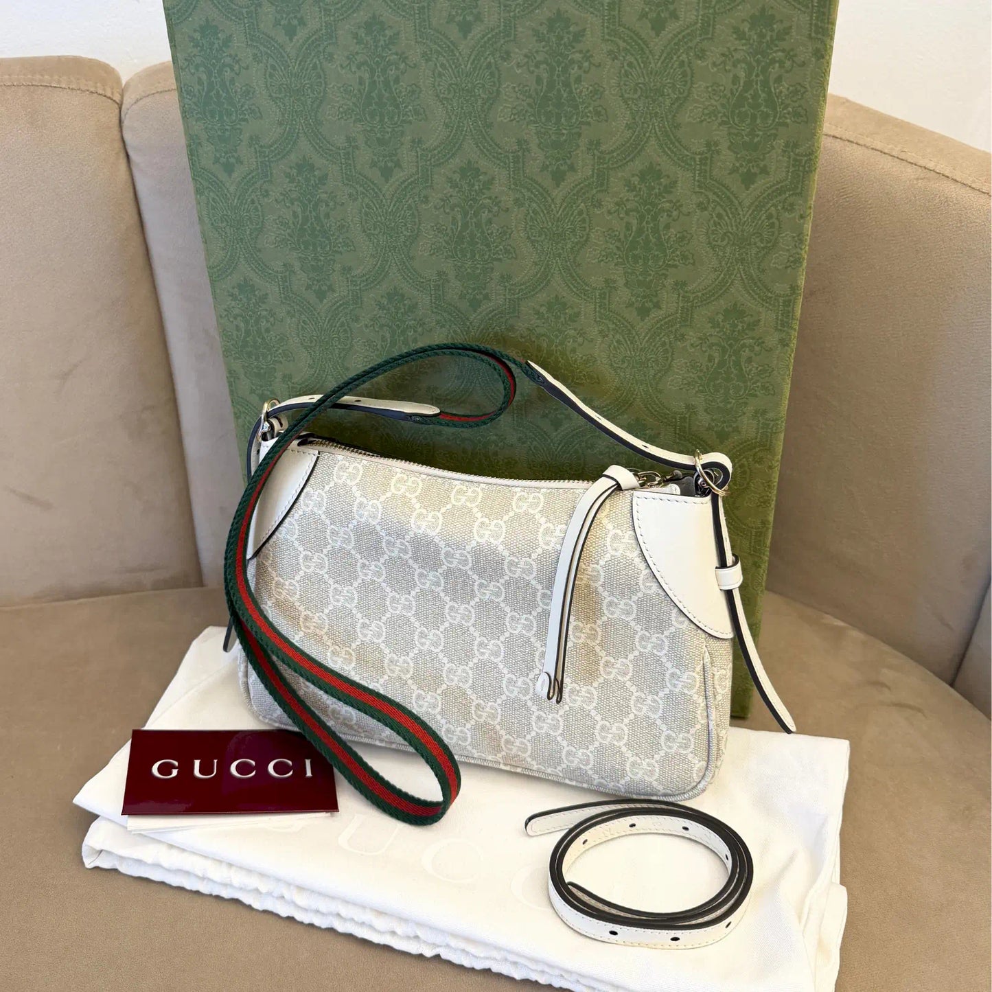 GUCCI WHITE GG SUPREME SHOULDER BAG