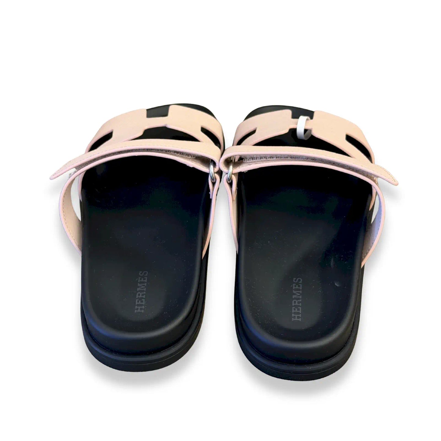 HERMÈS ROSE PALE CHYPRE LEATHER SANDALS