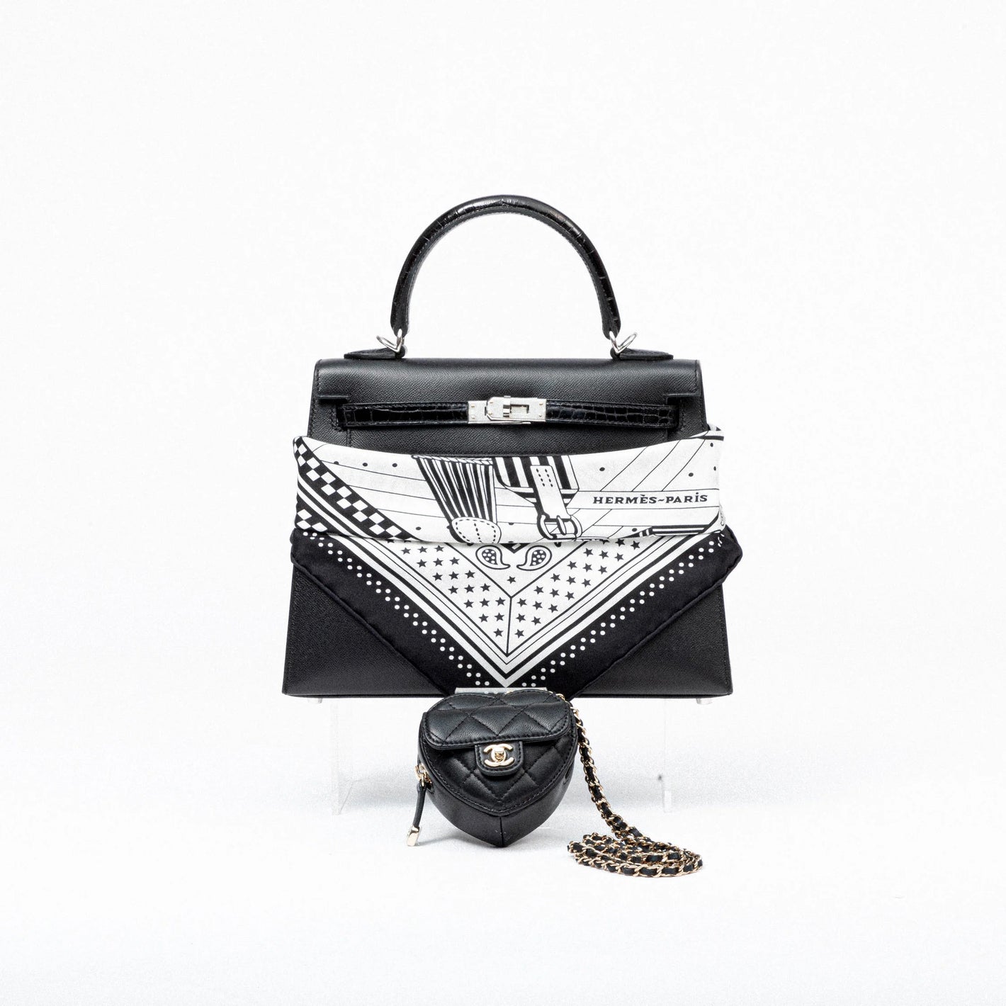 Louis Vuitton Essential V Bracelet – EYE LUXURY CONCIERGE