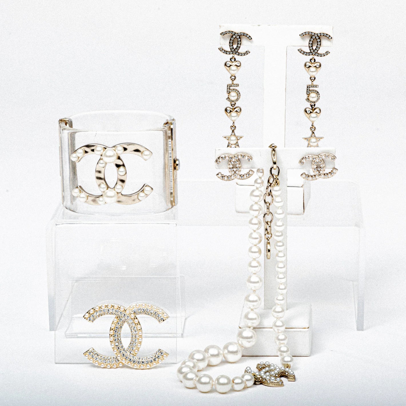 Louis Vuitton Fall in Love PM Earrings – EYE LUXURY CONCIERGE