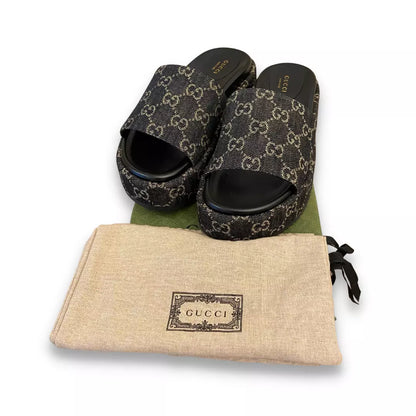 Sandalias tipo slide con monograma GG de GUCCI