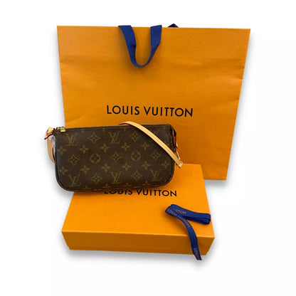 LOUIS VUITTON POCHETTE ACESSORIE MONOGRAM BAG