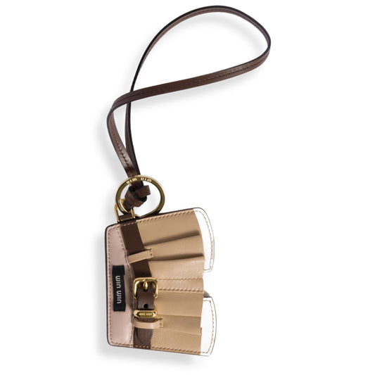 Charm icónico para falda de Miu Miu