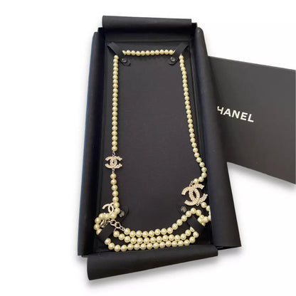 COLLAR DE PERLAS LARGAS CC DE CHANEL