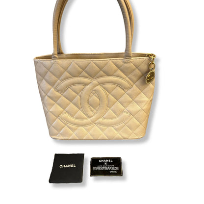 BOLSO TOTE MEDALLÓN BEIGE DE CHANEL