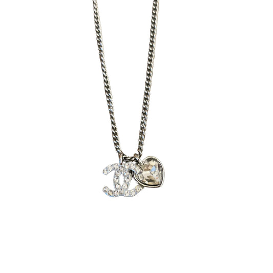 COLLAR DE PLATA CON CRISTAL Y CORAZÓN DE CHANEL