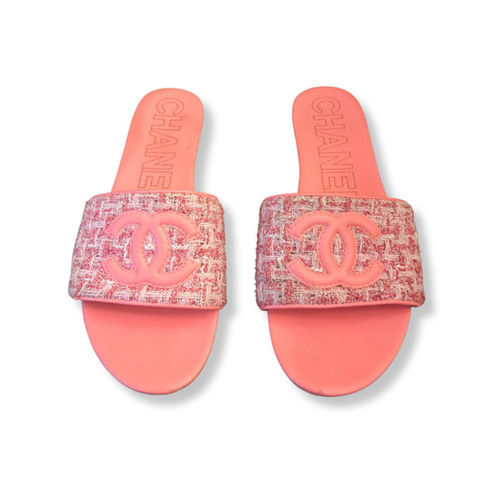 Chanclas CC de tweed rosa y piel de Chanel