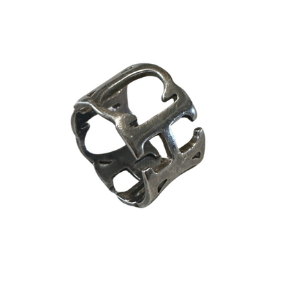 ANILLO DE PLATA CON LOGO DE CAROLINA HERRERA