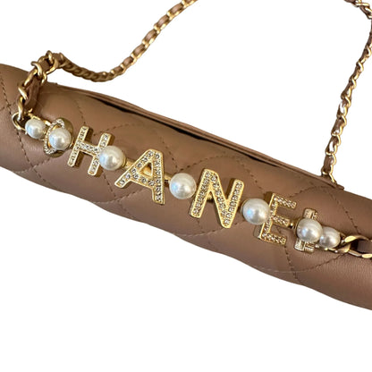 BOLSO CHANEL BEIGE DE ASA SUPERIOR CON PERLAS