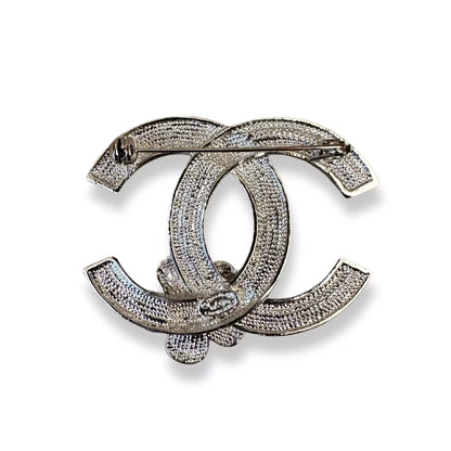 CHANEL CRYSTALS & PEARLS SILVER METAL CC BROOCH