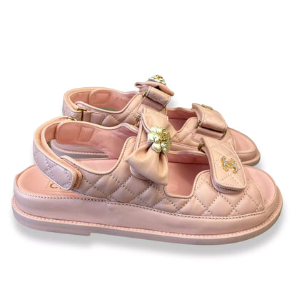 Sandalias CHANEL de piel color rosa claro para papá
