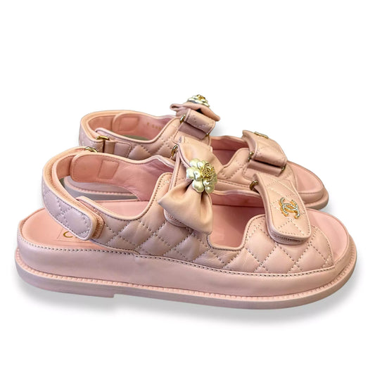 Sandalias CHANEL de piel color rosa claro para papá