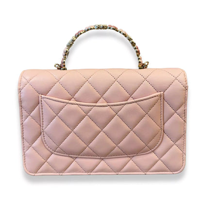 BOLSO CHANEL ROSA CLARO CON ASA SUPERIOR Y PERLAS
