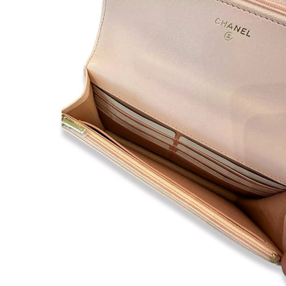 BOLSO CHANEL ROSA CLARO CON ASA SUPERIOR Y PERLAS