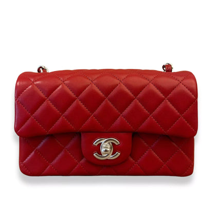 BOLSO CLÁSICO PEQUEÑO CON SOLAPA ROJO DE CHANEL