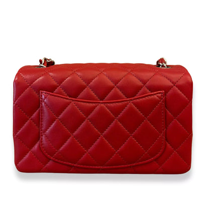 BOLSO CLÁSICO PEQUEÑO CON SOLAPA ROJO DE CHANEL