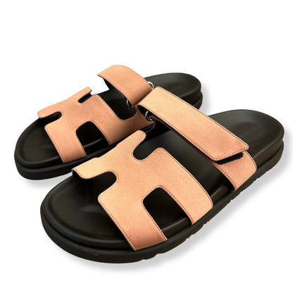 Sandalias chipré de seda rosa de Hermès