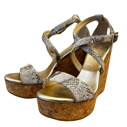 CUÑAS JIMMY CHOO CON ESTAMPADO DE SERPIENTE METÁLICA