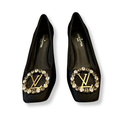 Tacones negros con logotipo de cristal LV